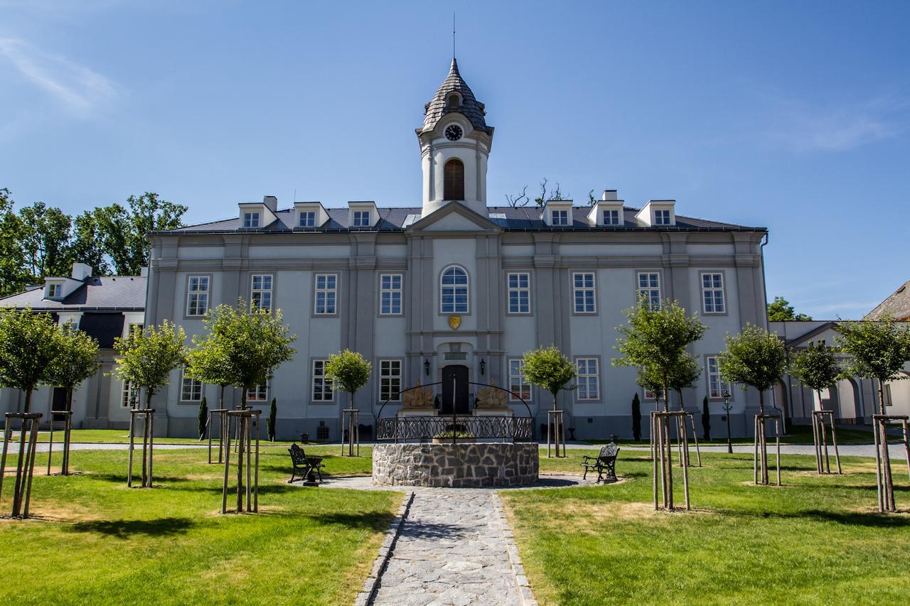 Hotel Panstvi Dlouha Lhota Exterior foto